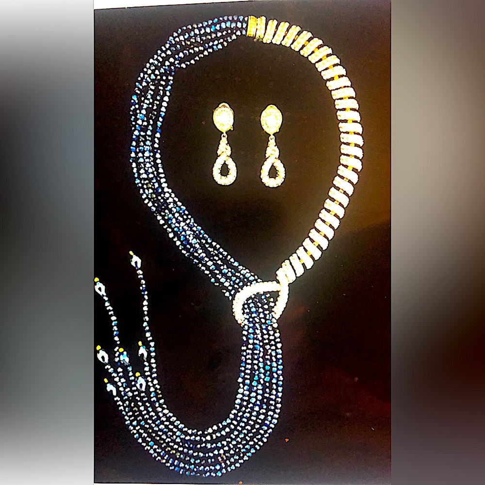 Heidi Daus “ Nightlife Sizzle” Elegant Blue Swarovski Crystal Jewelry Set